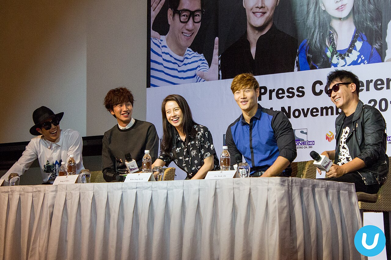 Dàn sao Running Man gồm Haha, Lee Kwang-soo, Song Ji-hyo, Kim Jong-kook, Ji Suk-jin