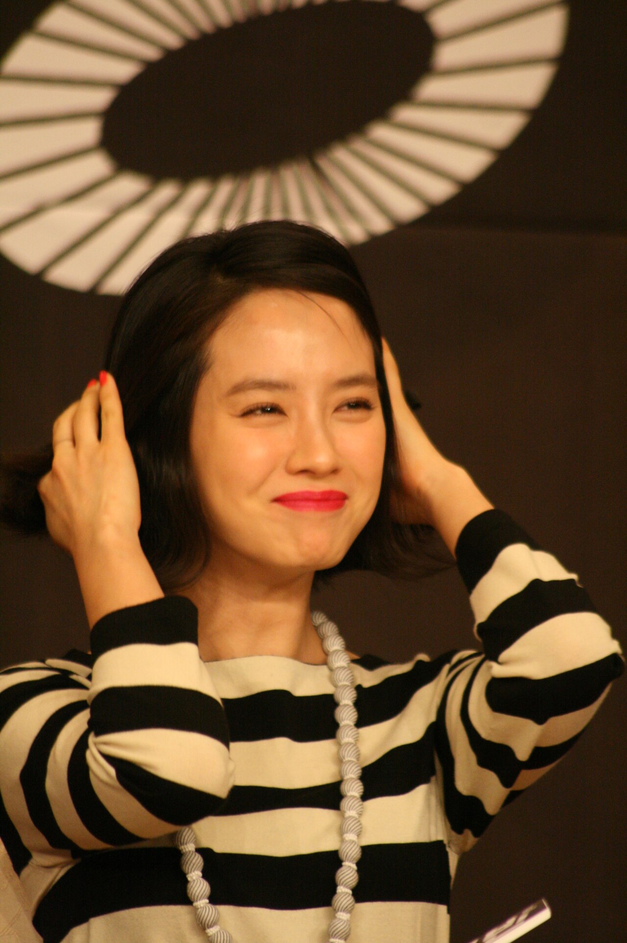 Song Ji-hyo tại họp báo phim Detectives in Trouble năm 2011