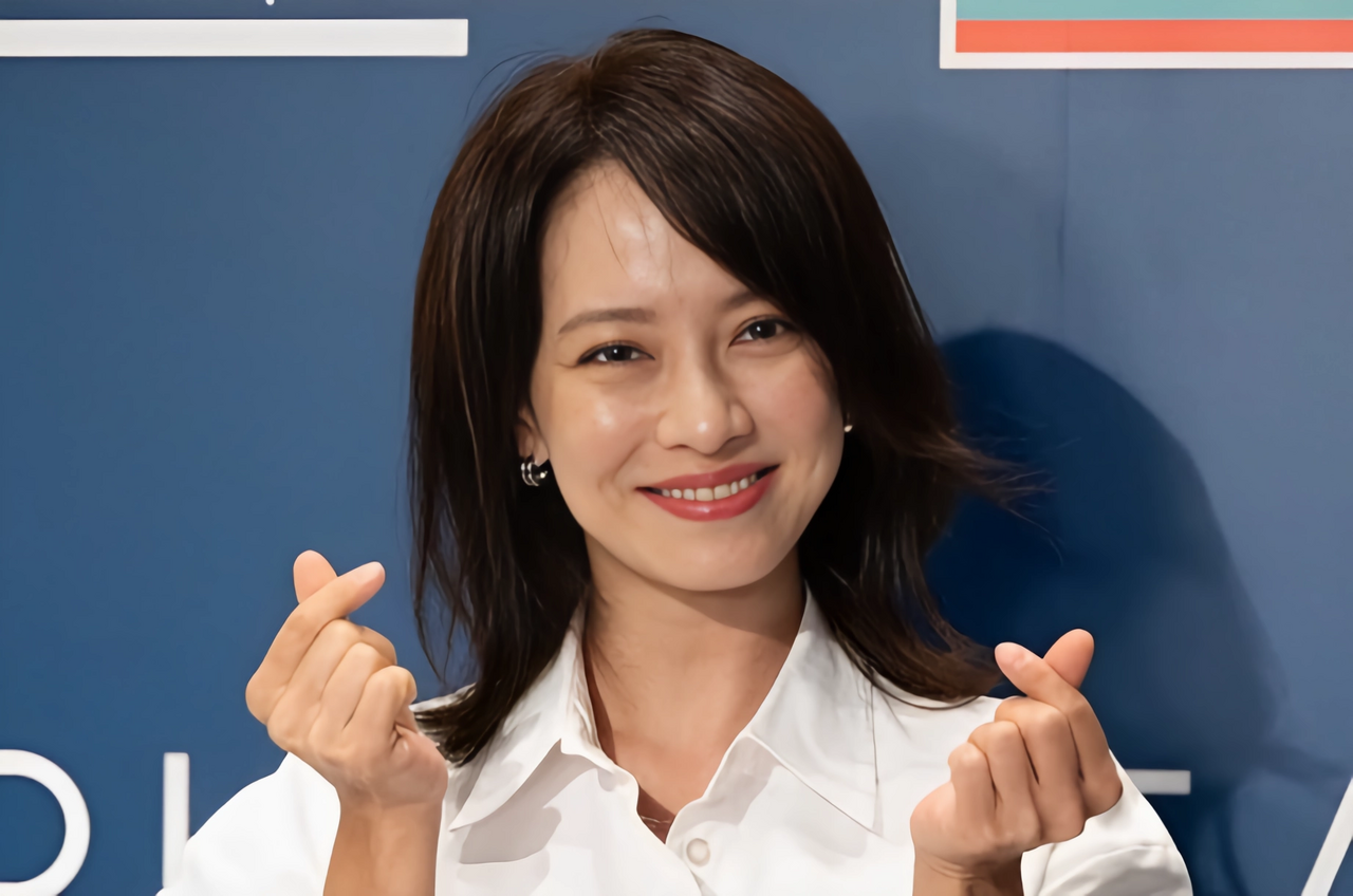 Song Ji-hyo tại buổi ra mắt sản phẩm ở Hồng Kông năm 2023